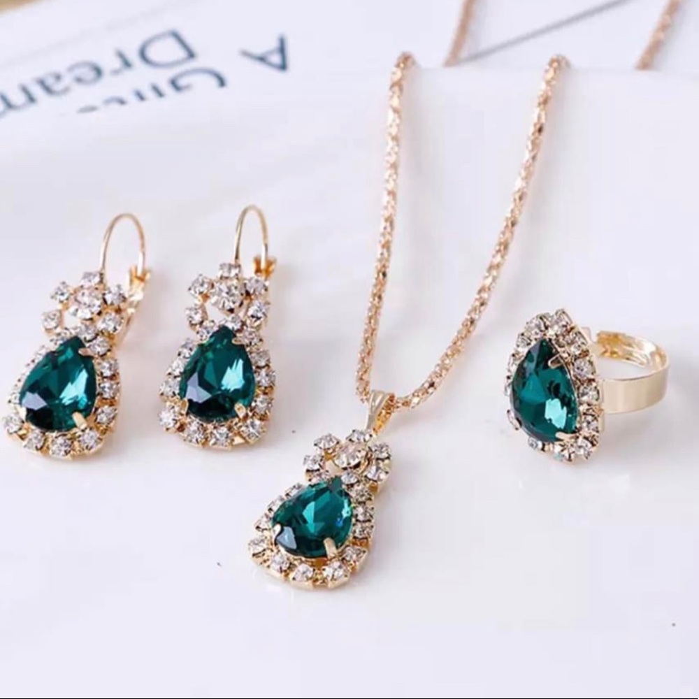 Emerald Green and Gold Tone Jewelry Set